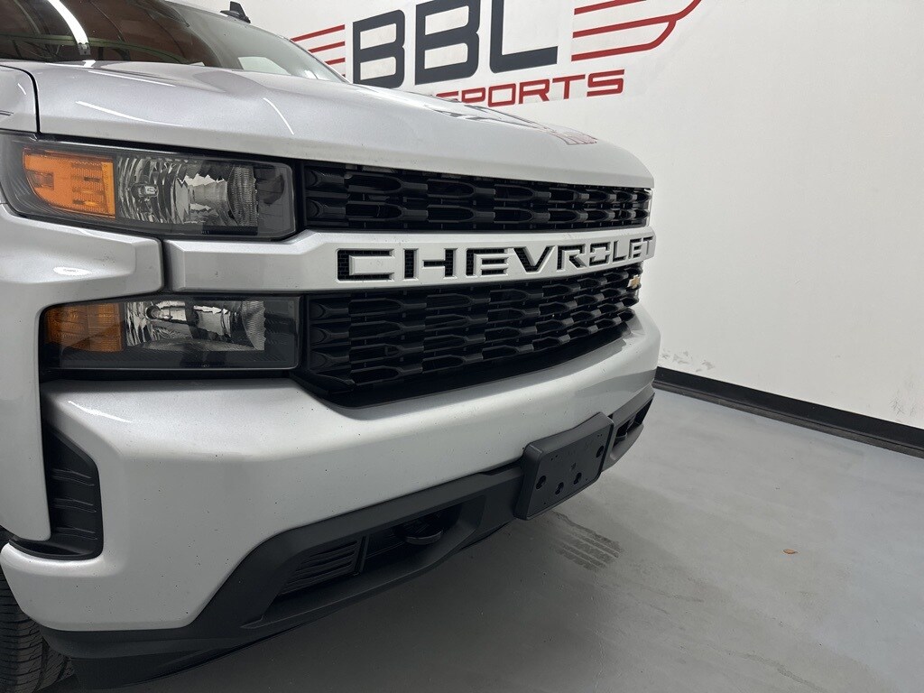 2020 Chevrolet Silverado 1500 Custom photo 2