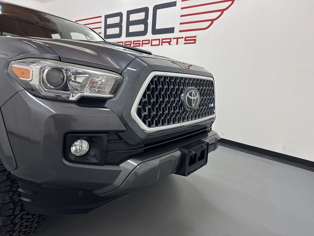2018 Toyota Tacoma TRD Sport V6 photo 2