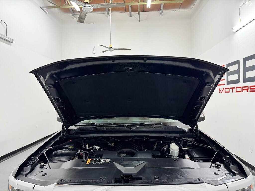 2018 Chevrolet Silverado 1500 High Country photo 3