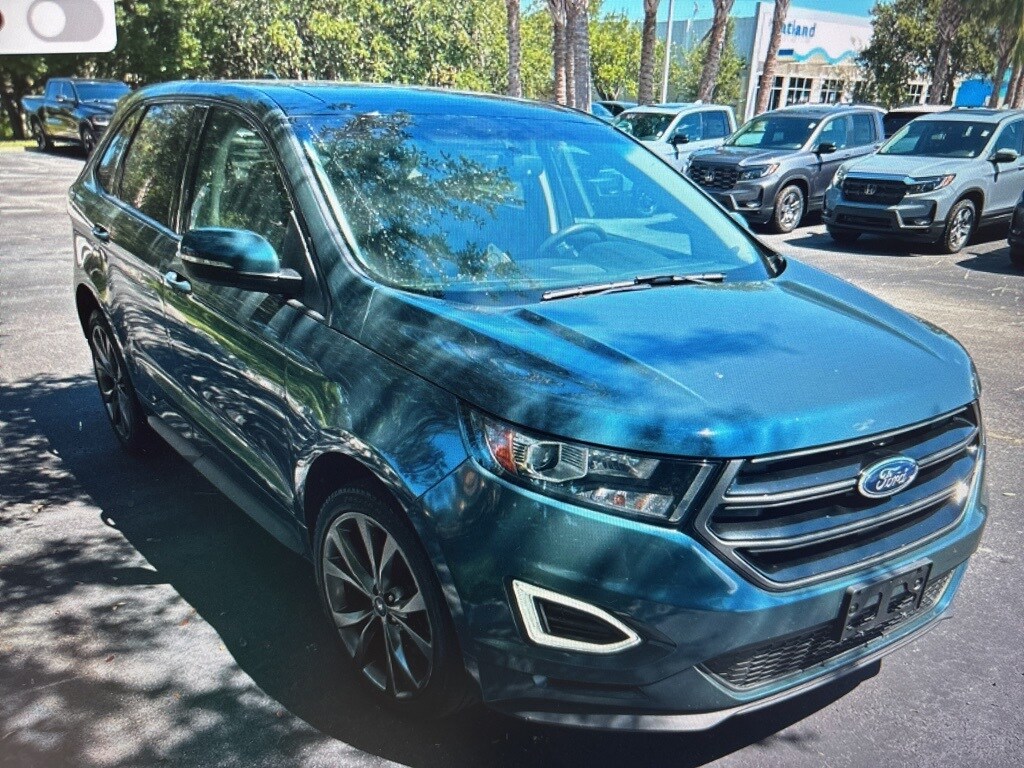 2016 Ford Edge Sport photo 2