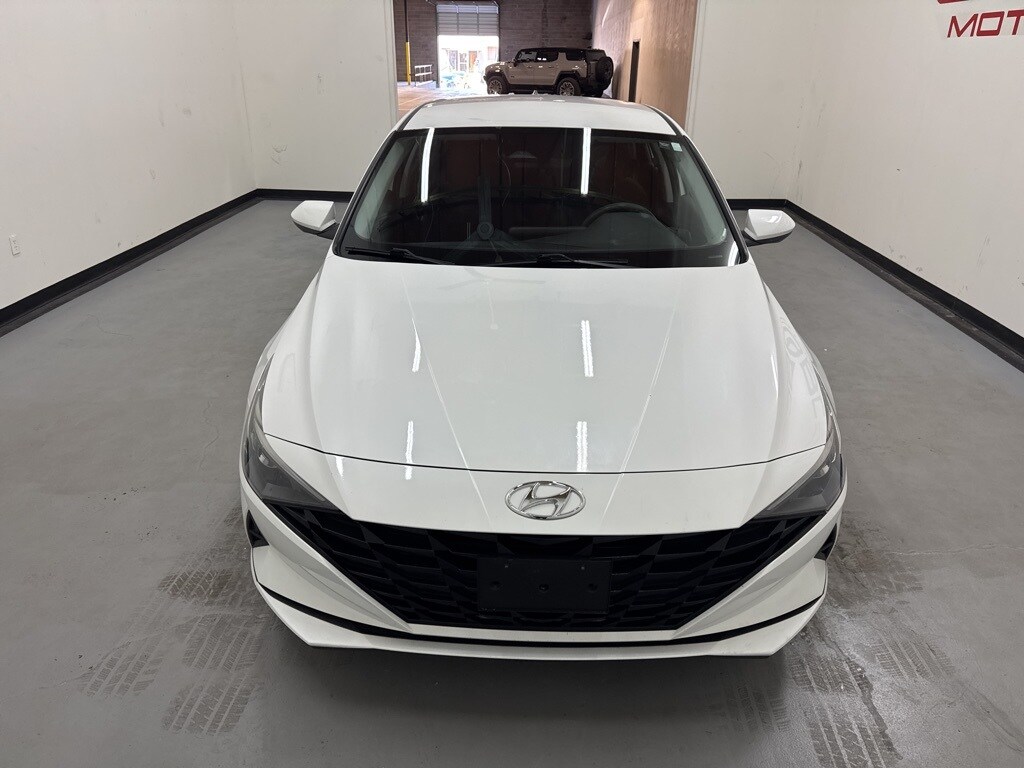 2022 Hyundai Elantra SEL photo 3
