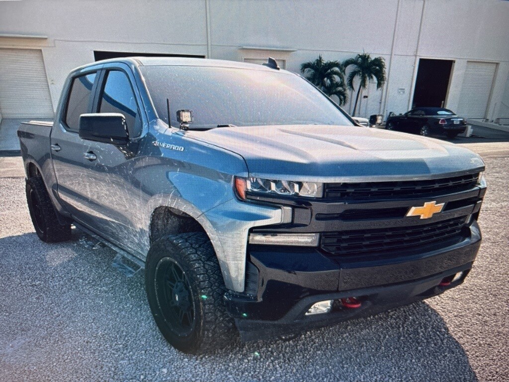 2019 Chevrolet Silverado 1500 LT photo 2