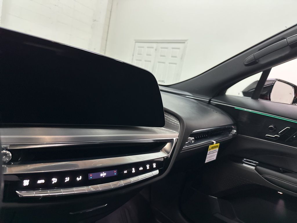 2024 Cadillac LYRIQ Luxury 1 - Photo 32