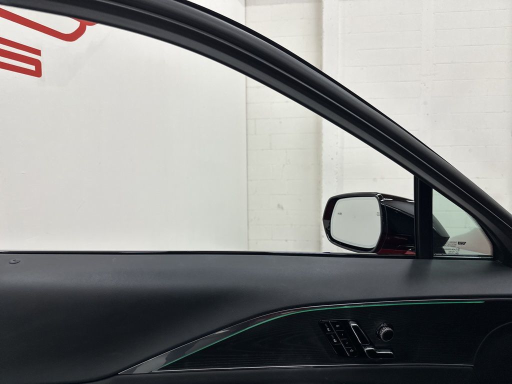 2024 Cadillac LYRIQ Luxury 1 - Photo 37