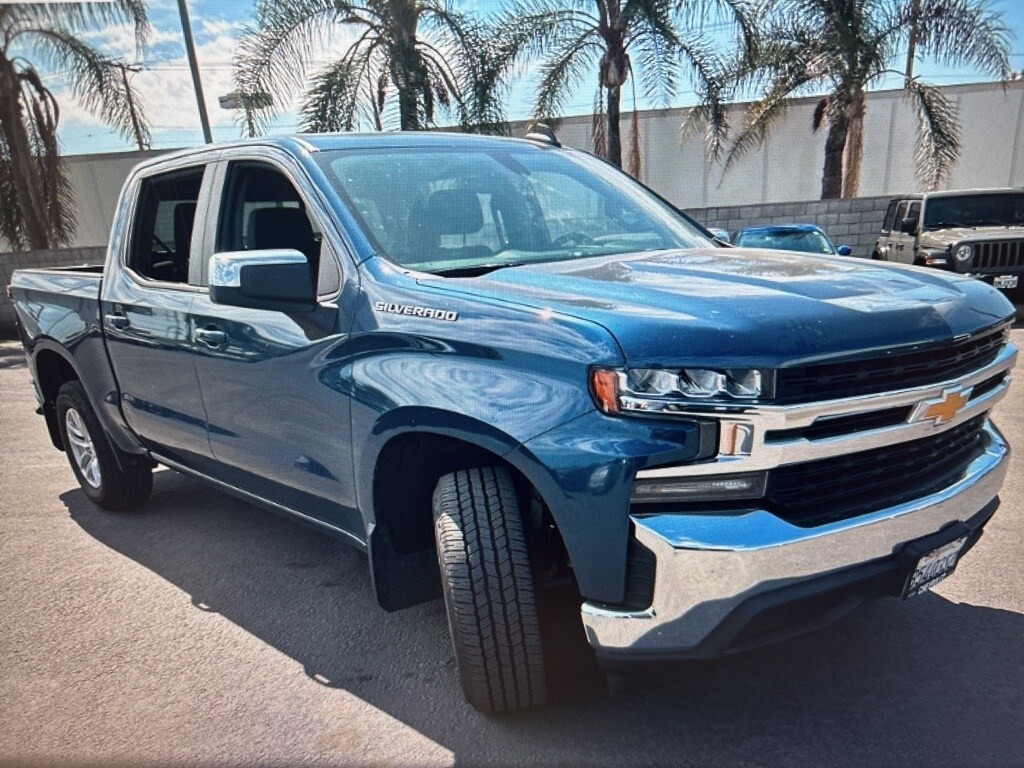 2019 Chevrolet Silverado 1500 LT photo 2