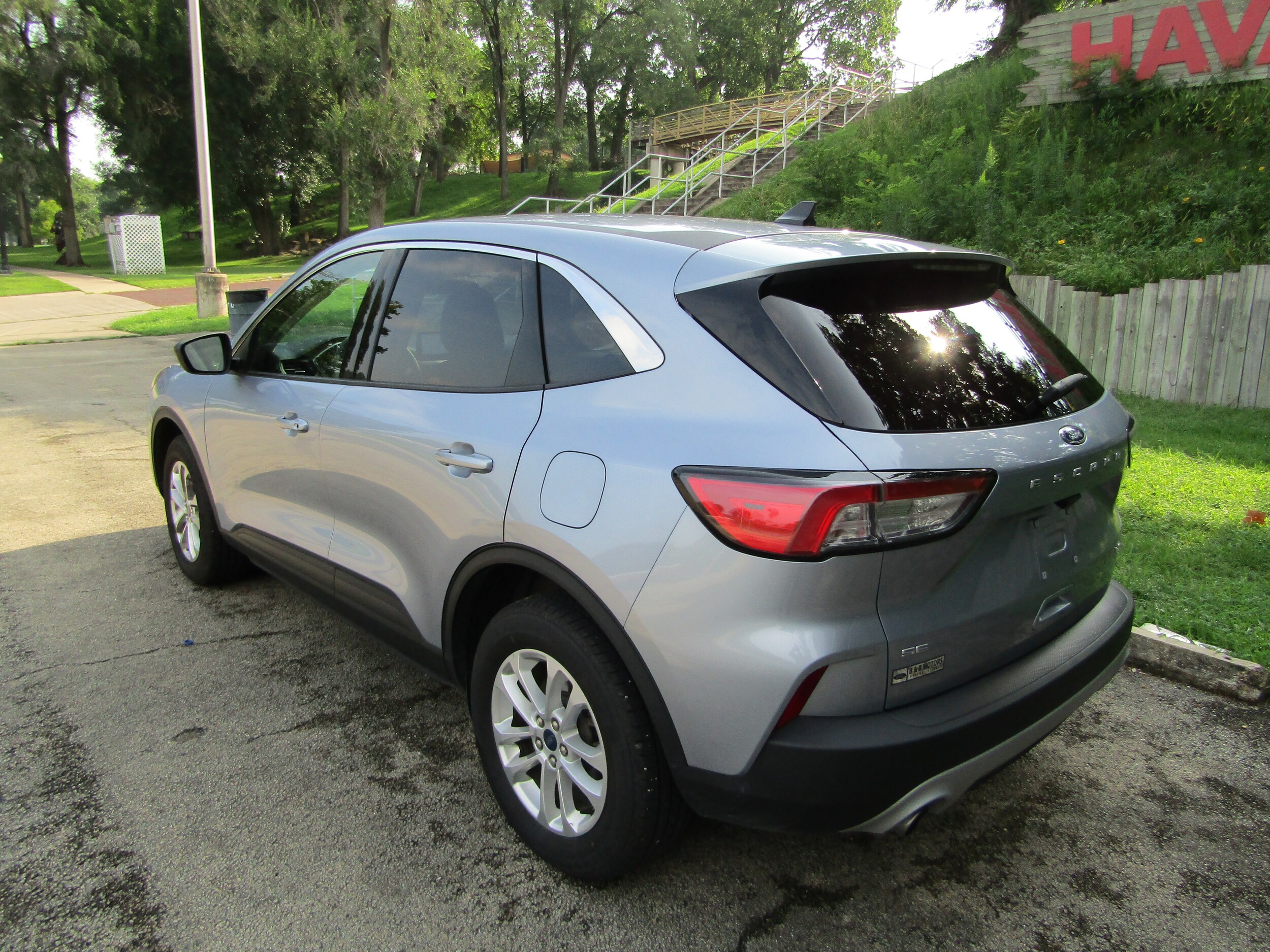 2022 Ford Escape SE photo 2