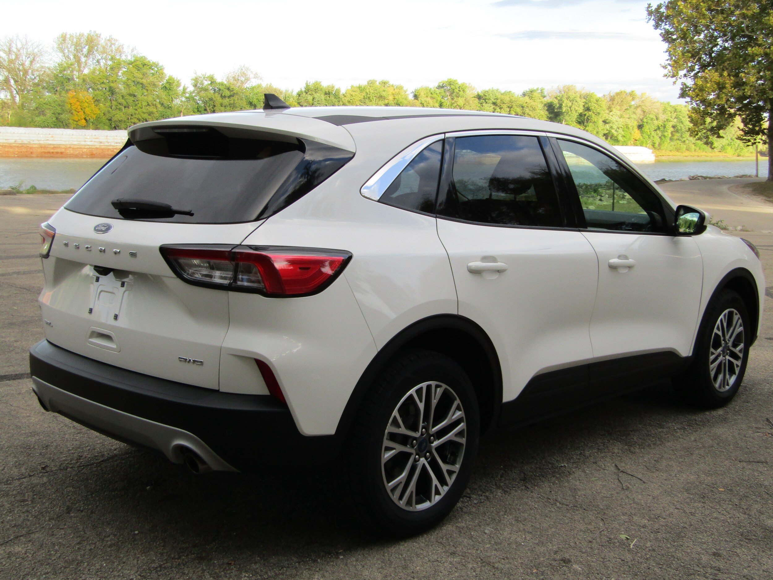 2022 Ford Escape SEL photo 4