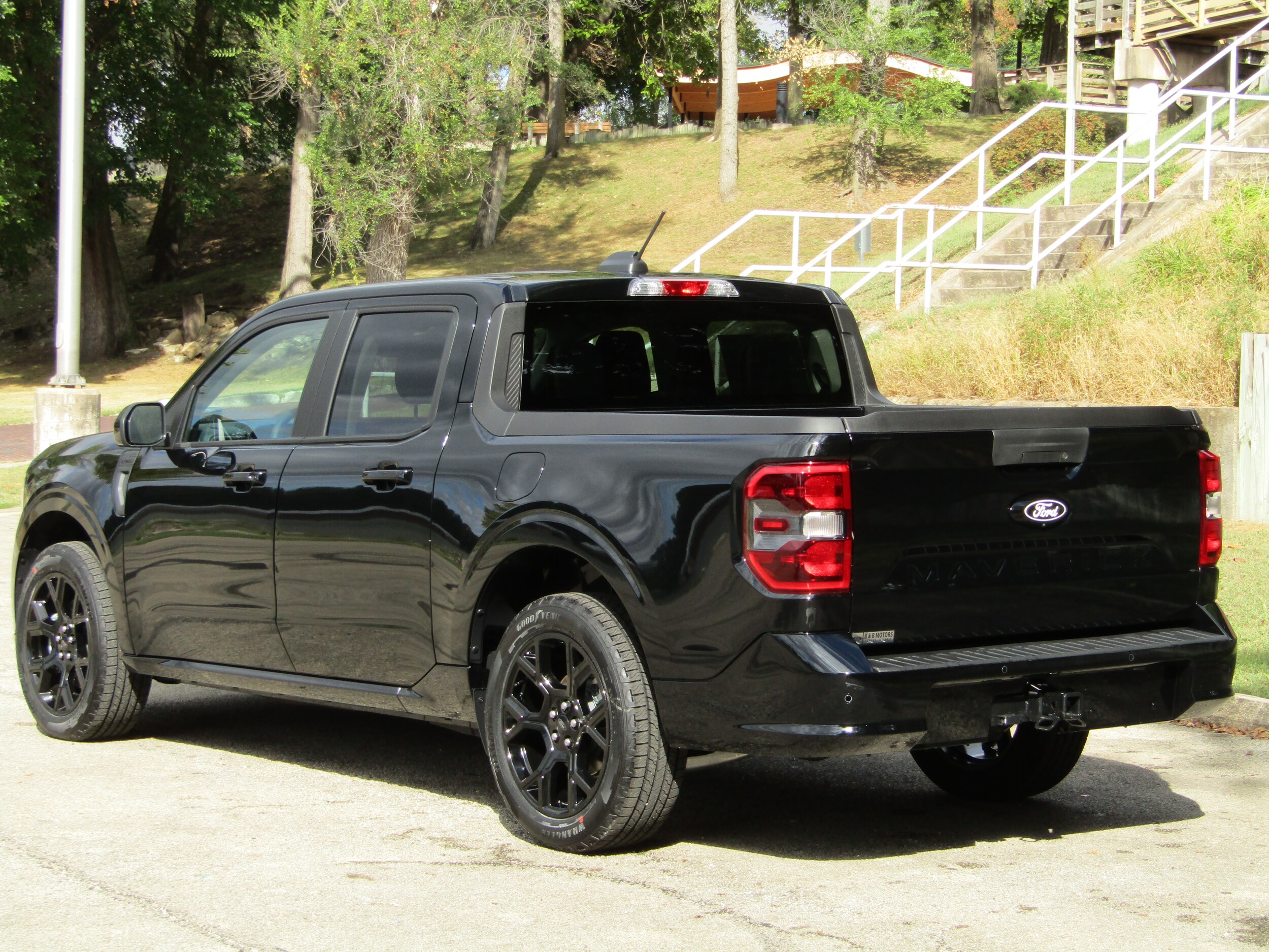 2025 Ford Maverick photo 2