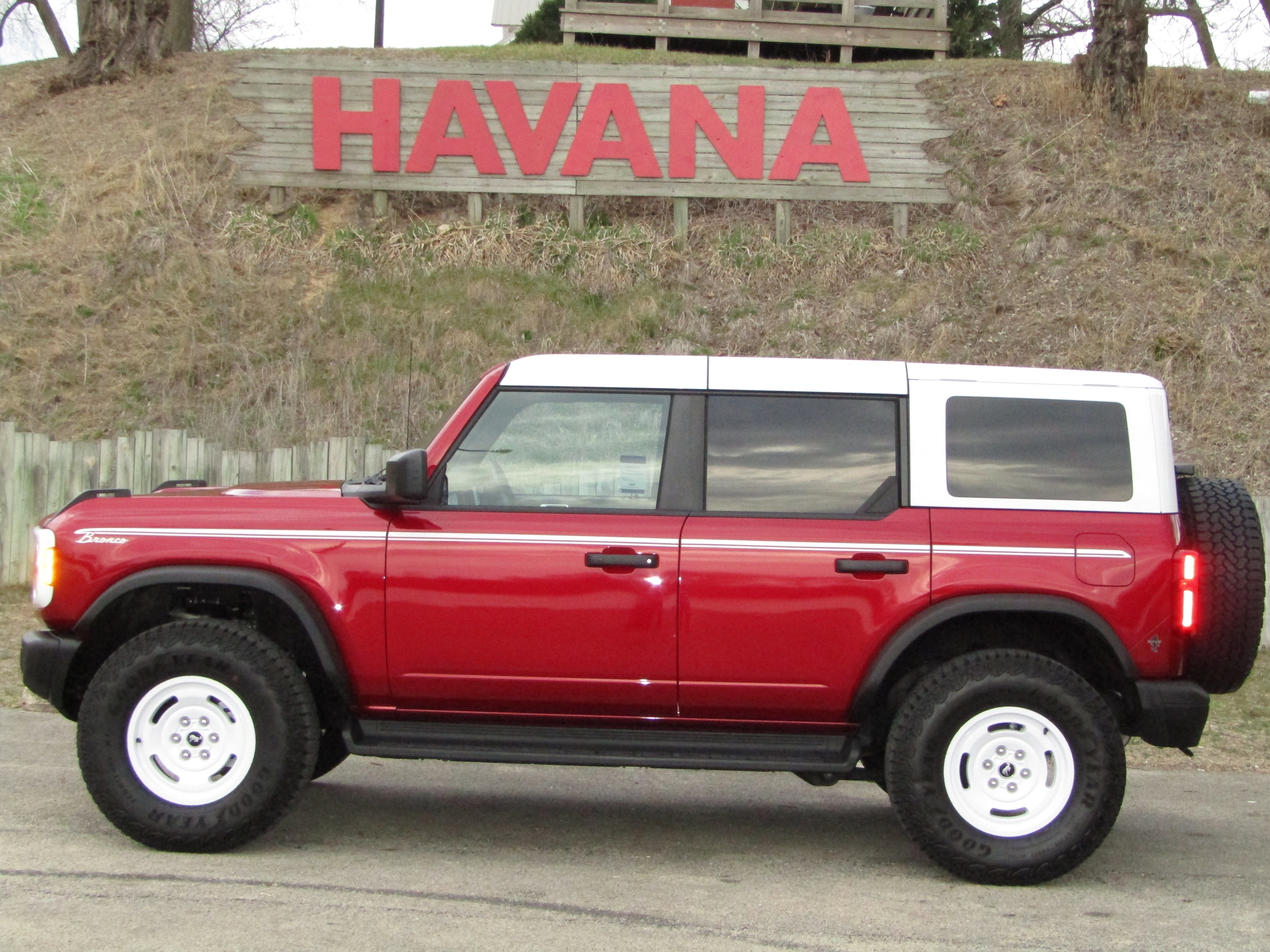 2025 Ford Bronco Heritage Edition 4x4's photo