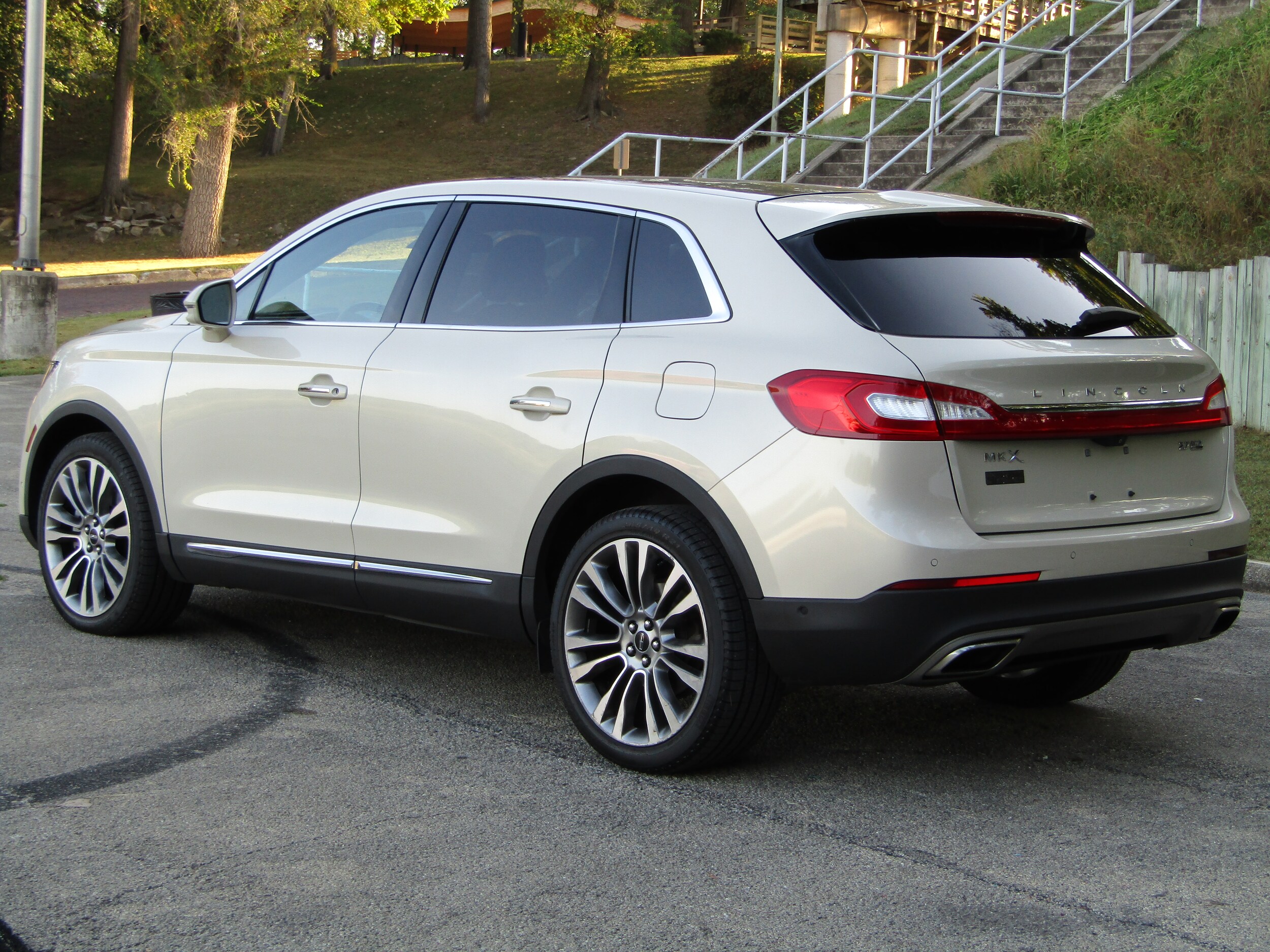 2016 Lincoln MKX Reserve photo 2