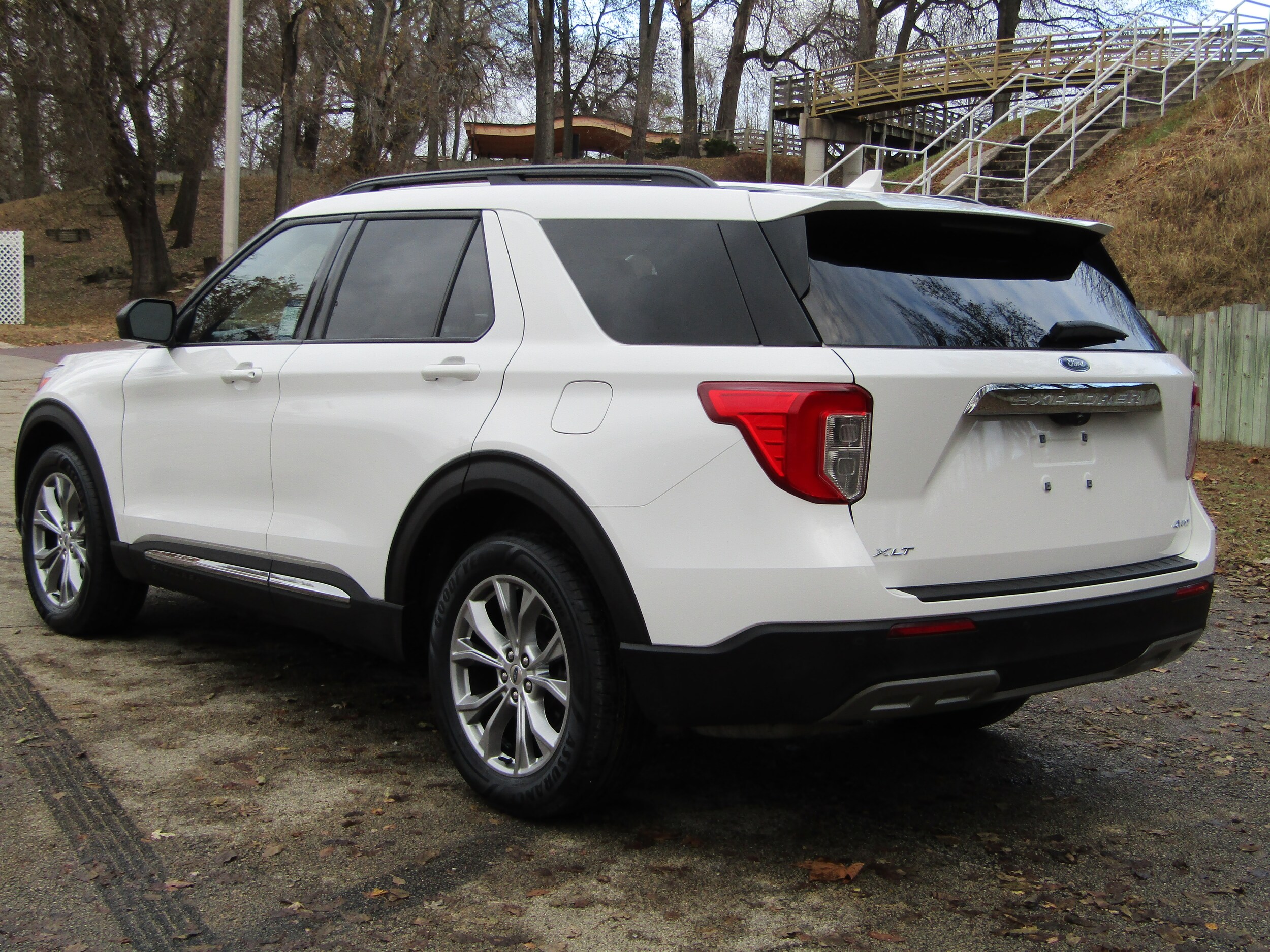 2023 Ford Explorer XLT photo 2