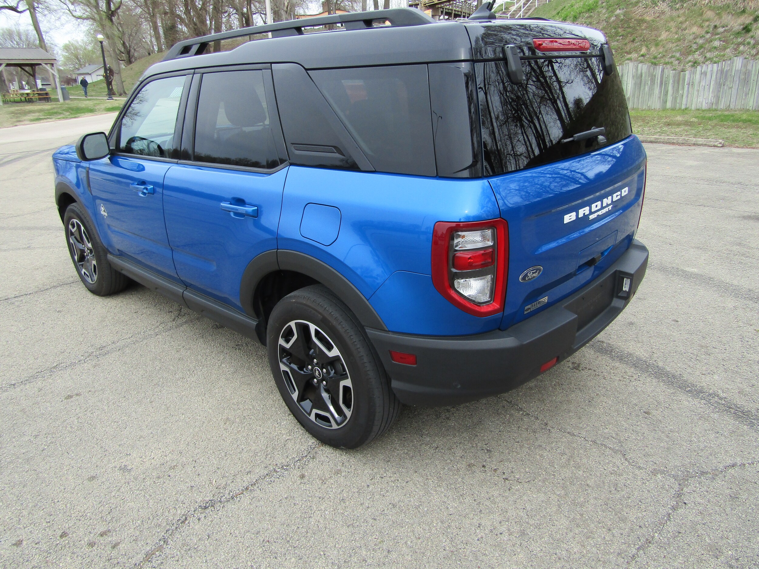 2022 Ford Bronco Sport Outer Banks photo 2