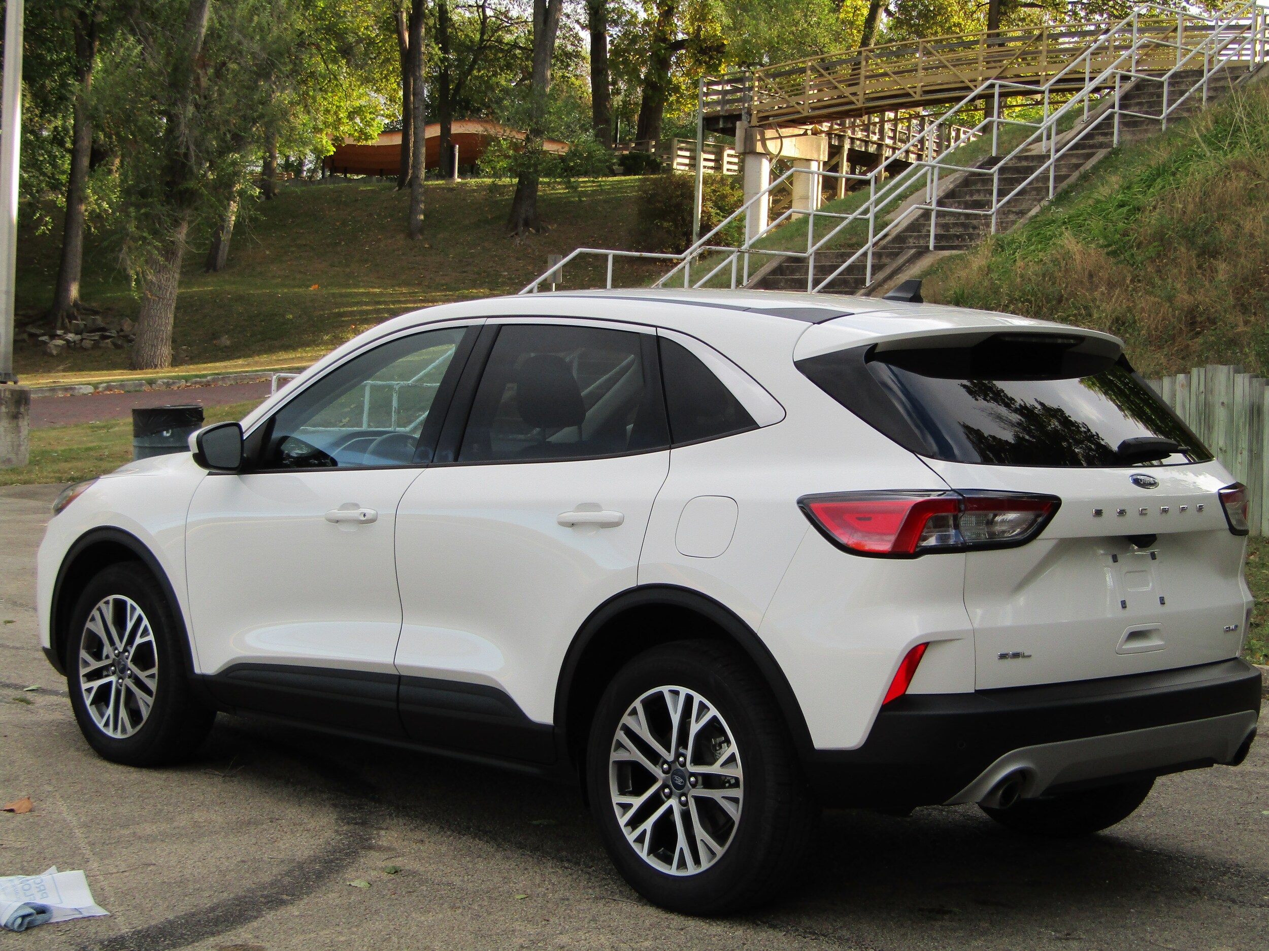 2022 Ford Escape SEL photo 2