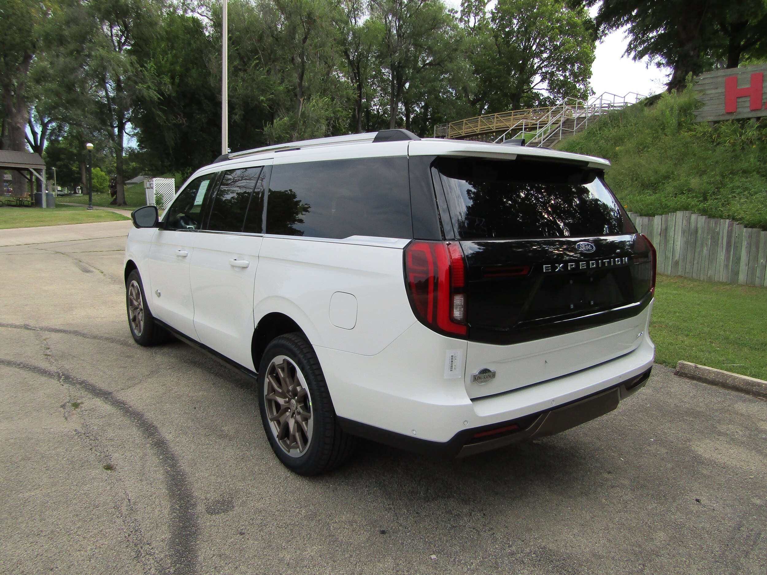 2025 Ford Expedition MAX King Ranch photo 2
