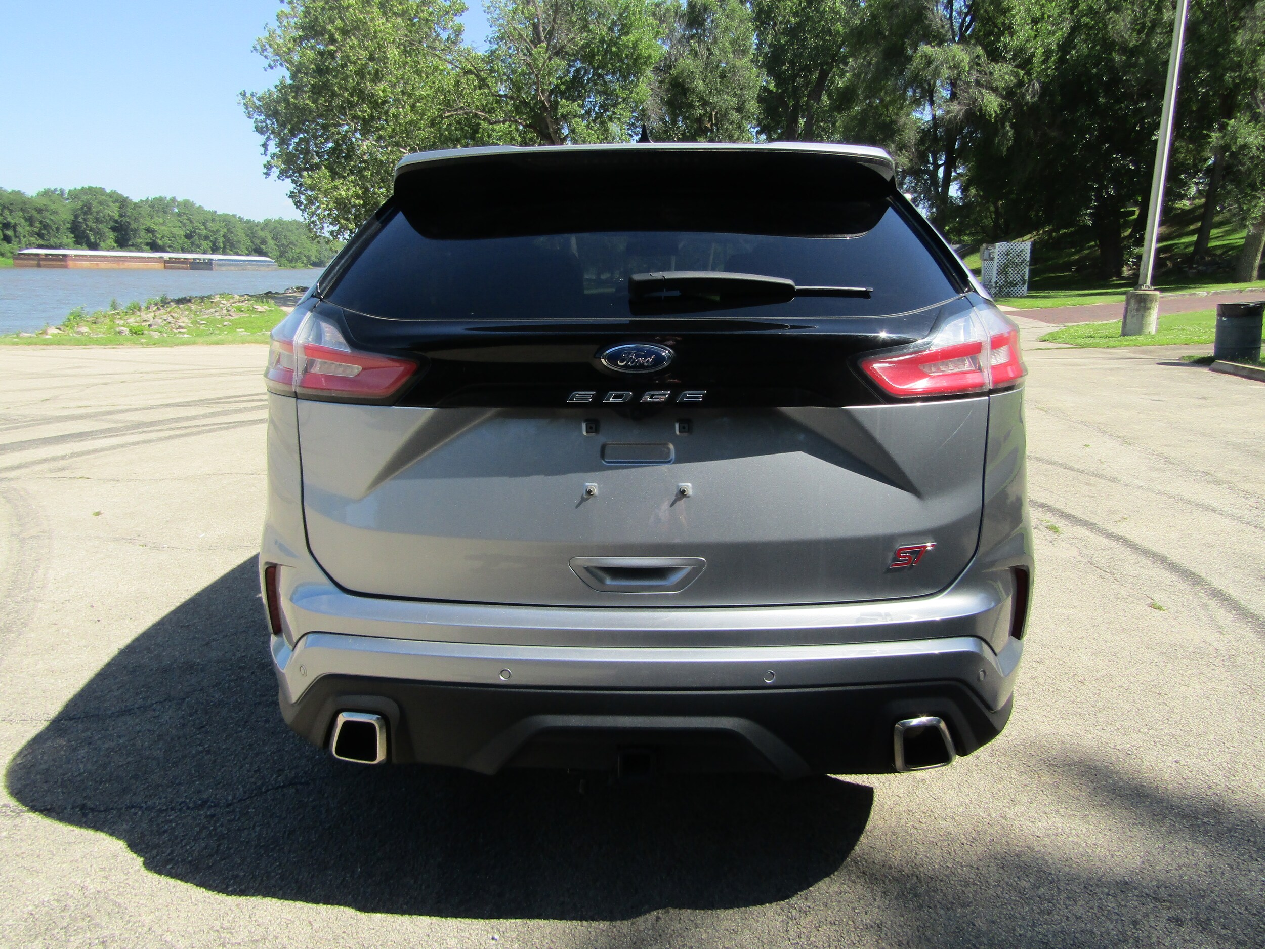 2022 Ford Edge ST photo 3