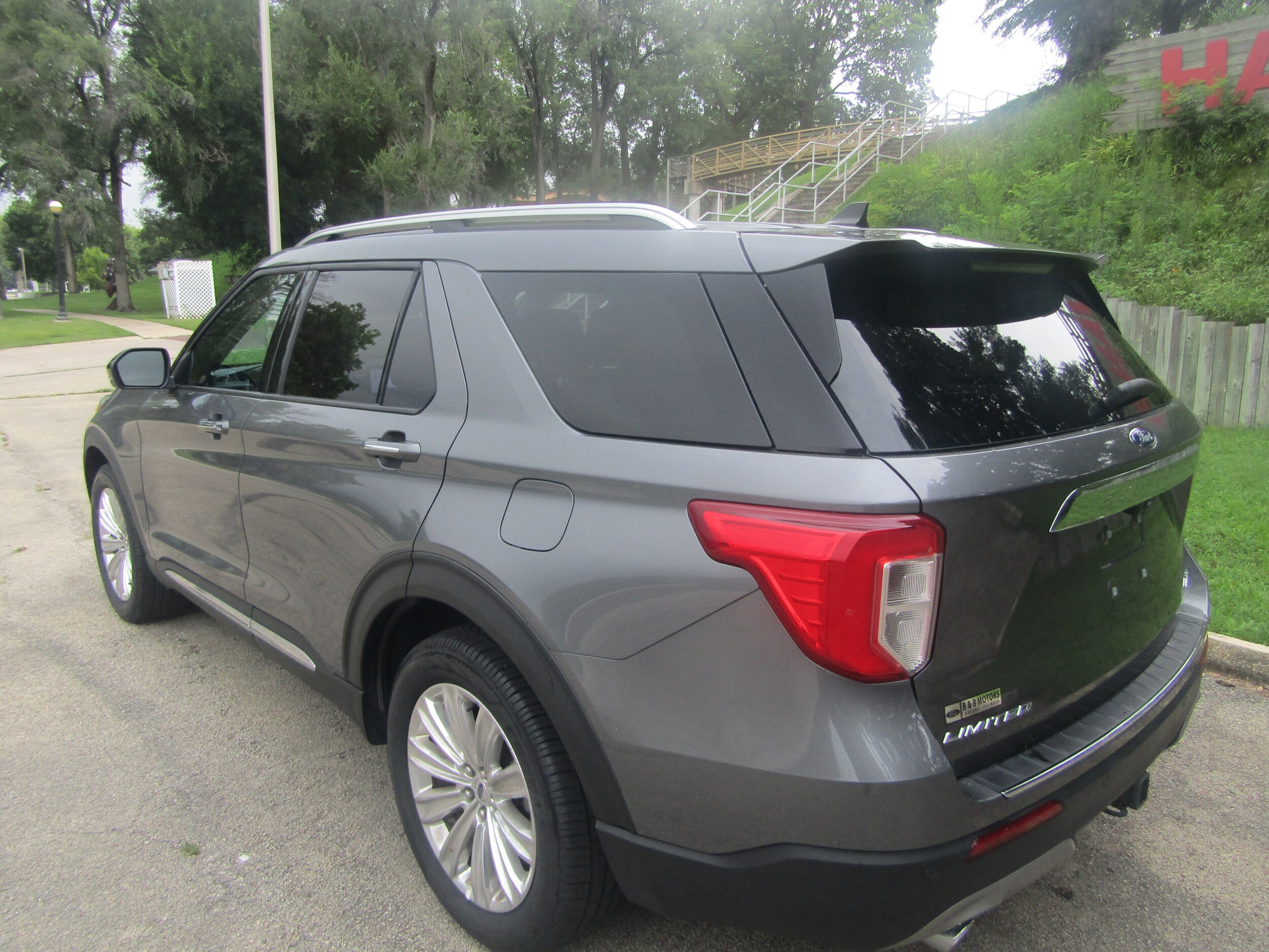 2022 Ford Explorer Limited photo 2