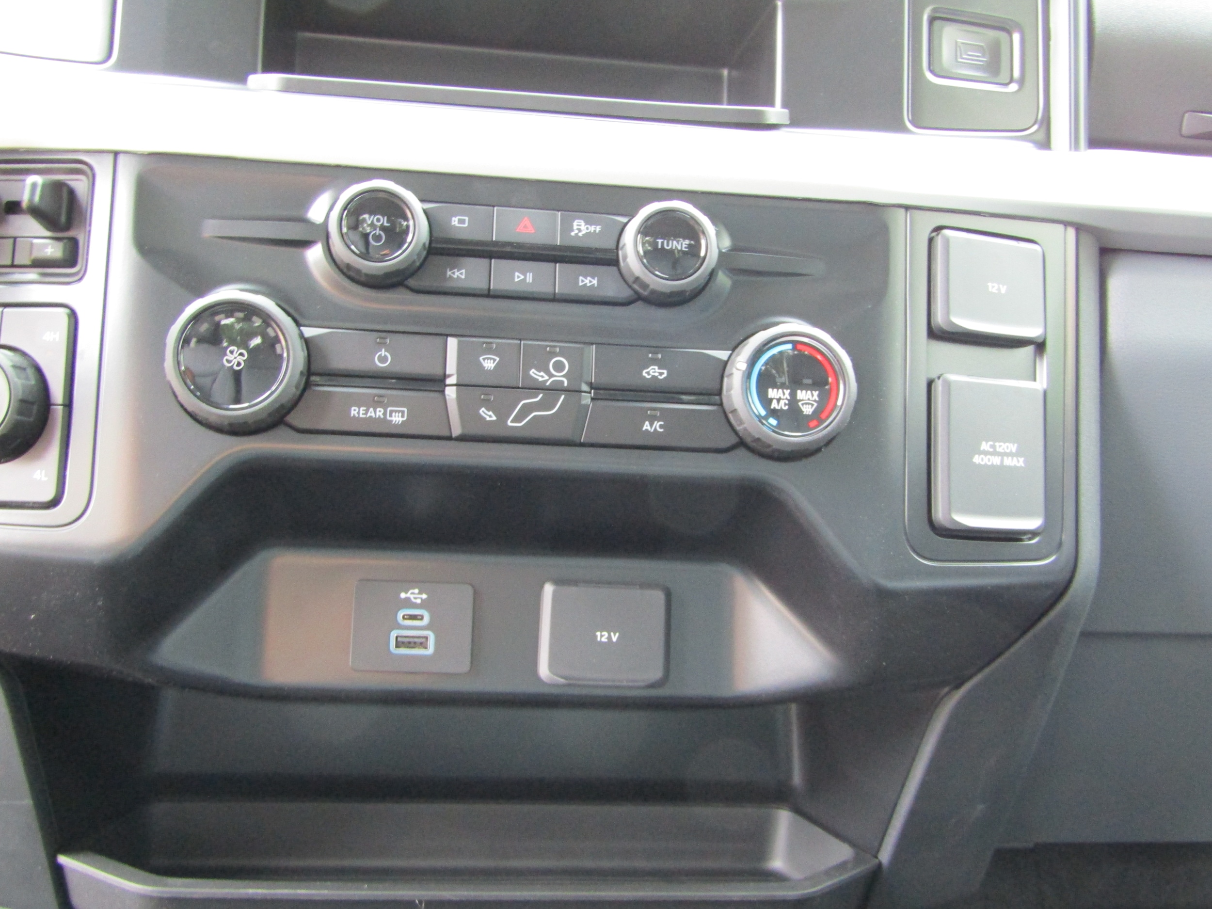 2026 Ford F-350 Super Duty XLT - Photo 28