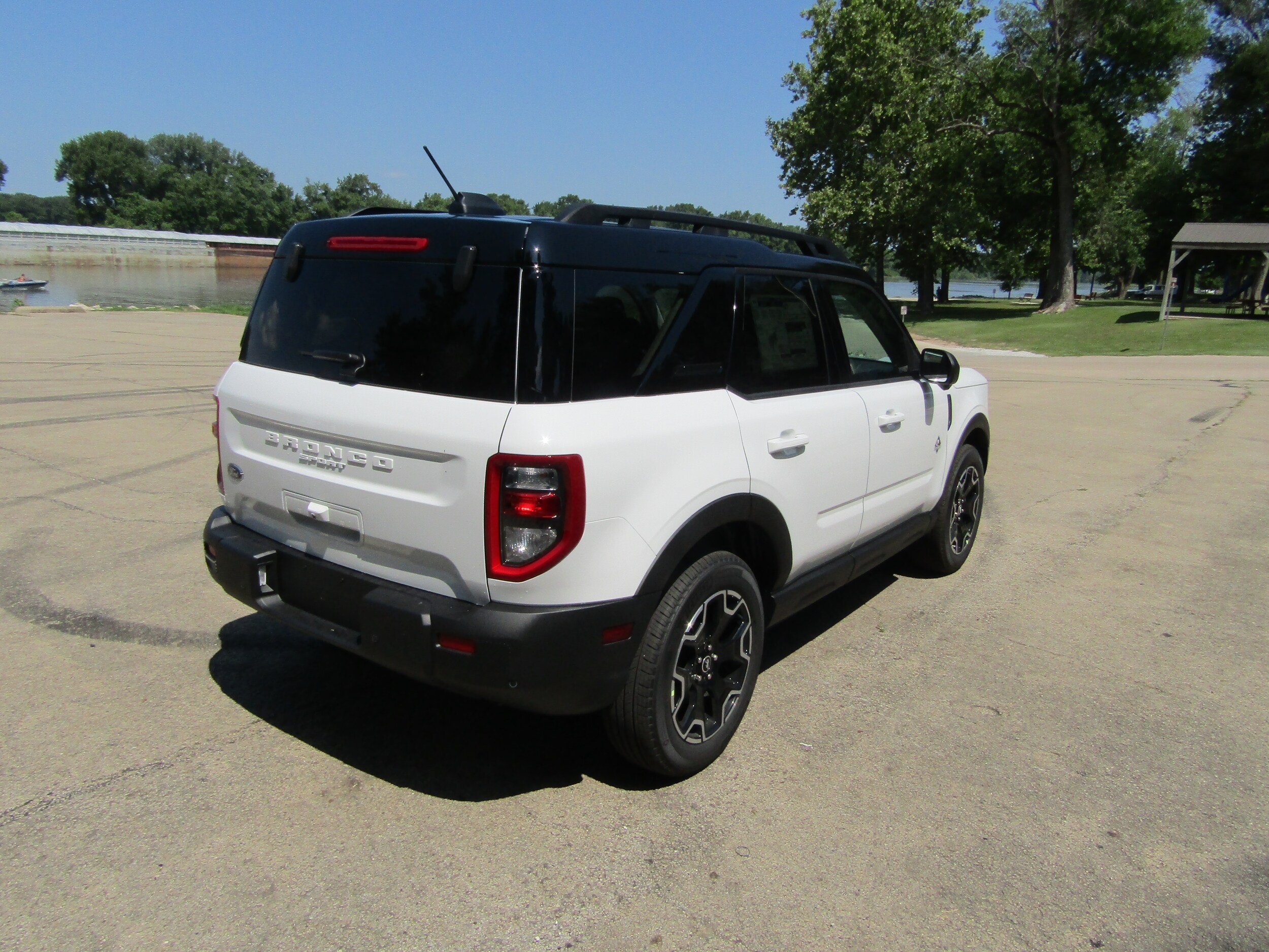 2025 Ford Bronco Sport Outer Banks photo 3