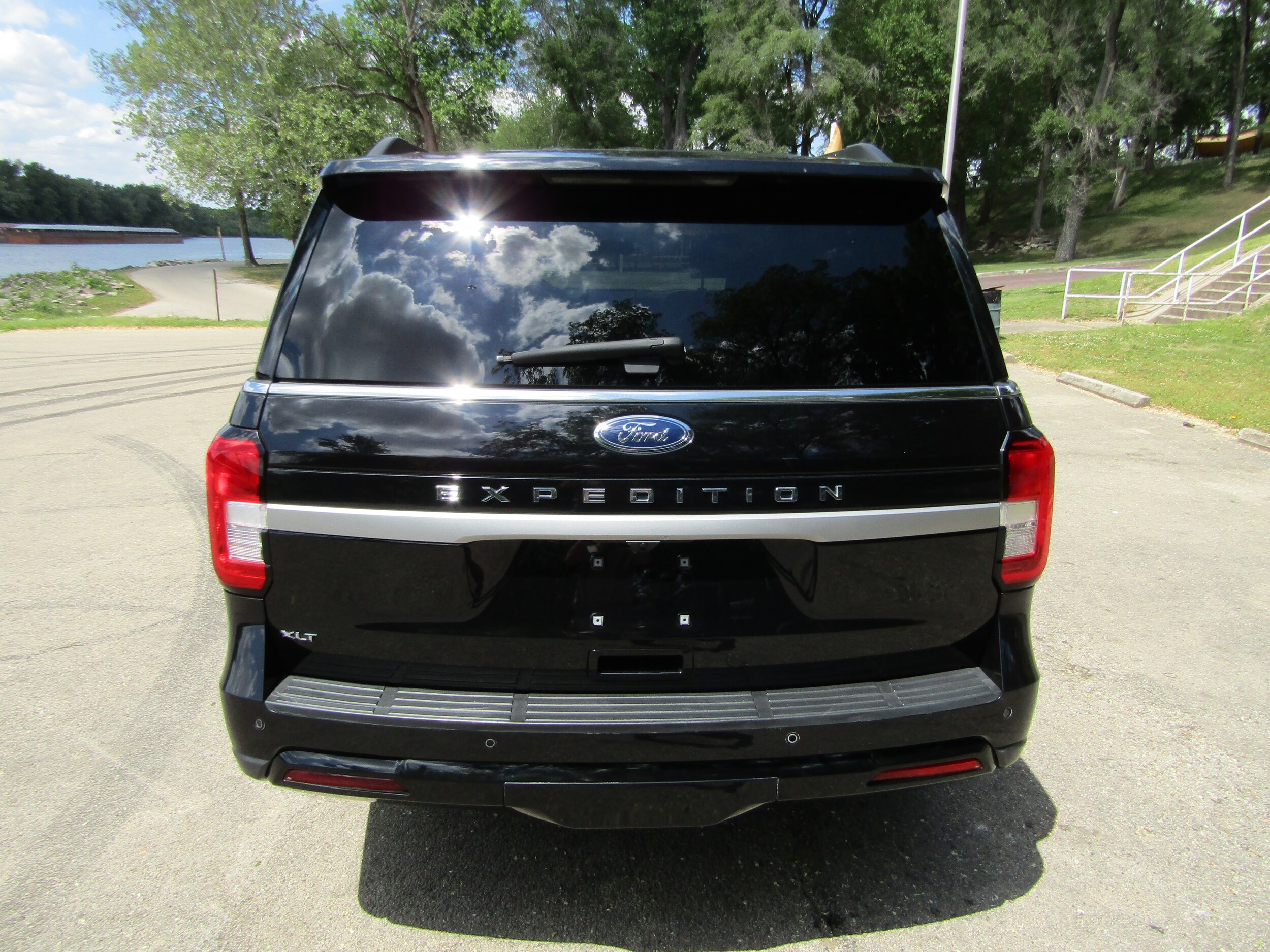 2022 Ford Expedition XLT photo 3