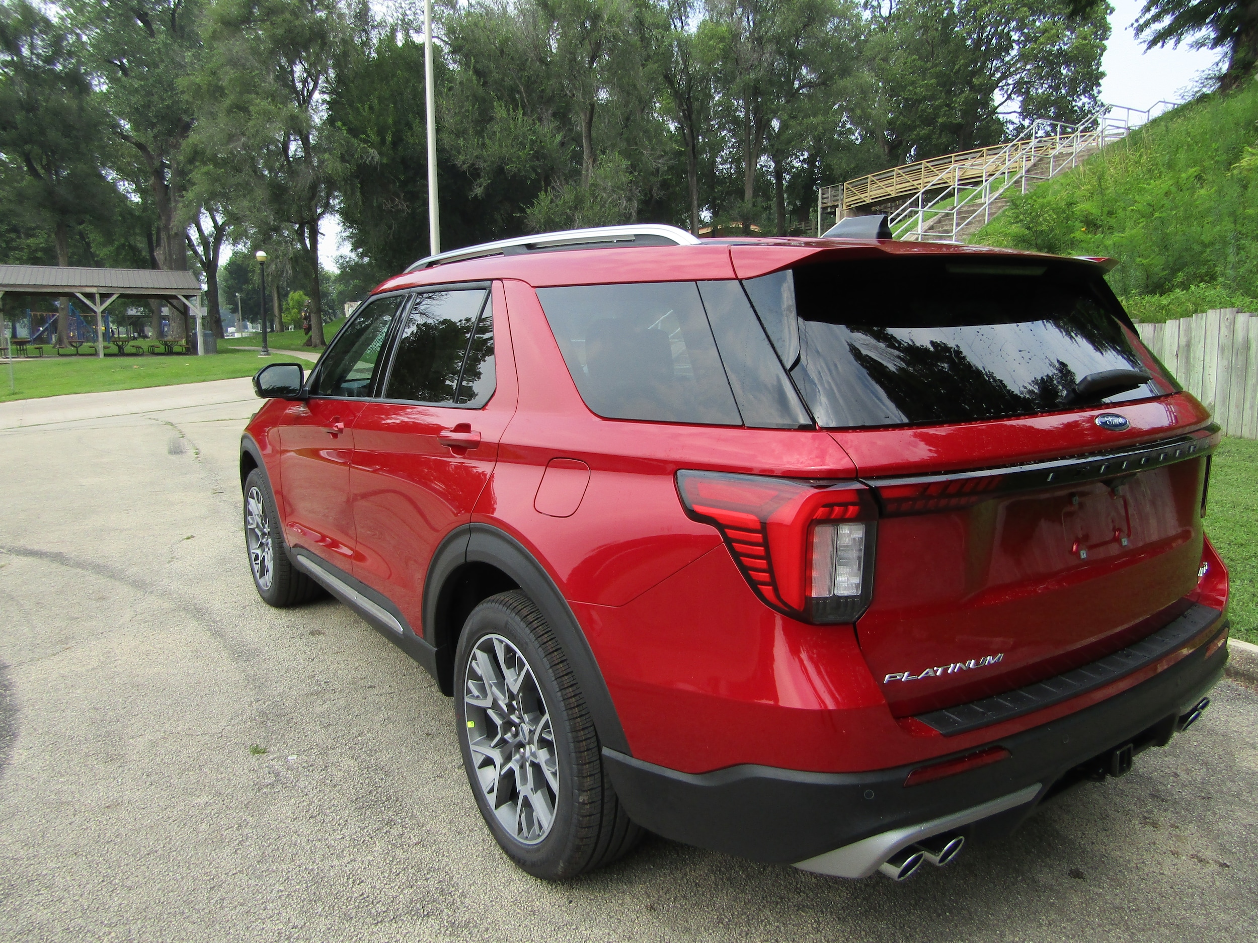 2025 Ford Explorer Platinum photo 2