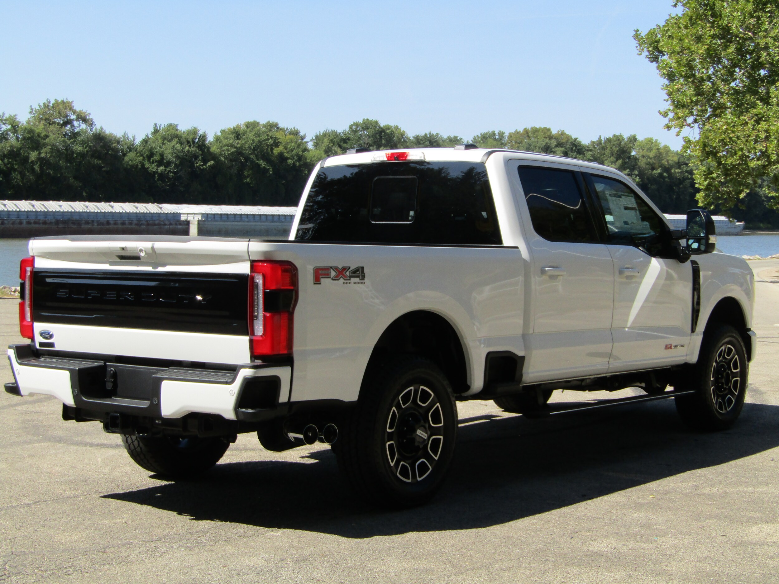 2026 Ford F-350 Platinum photo 4