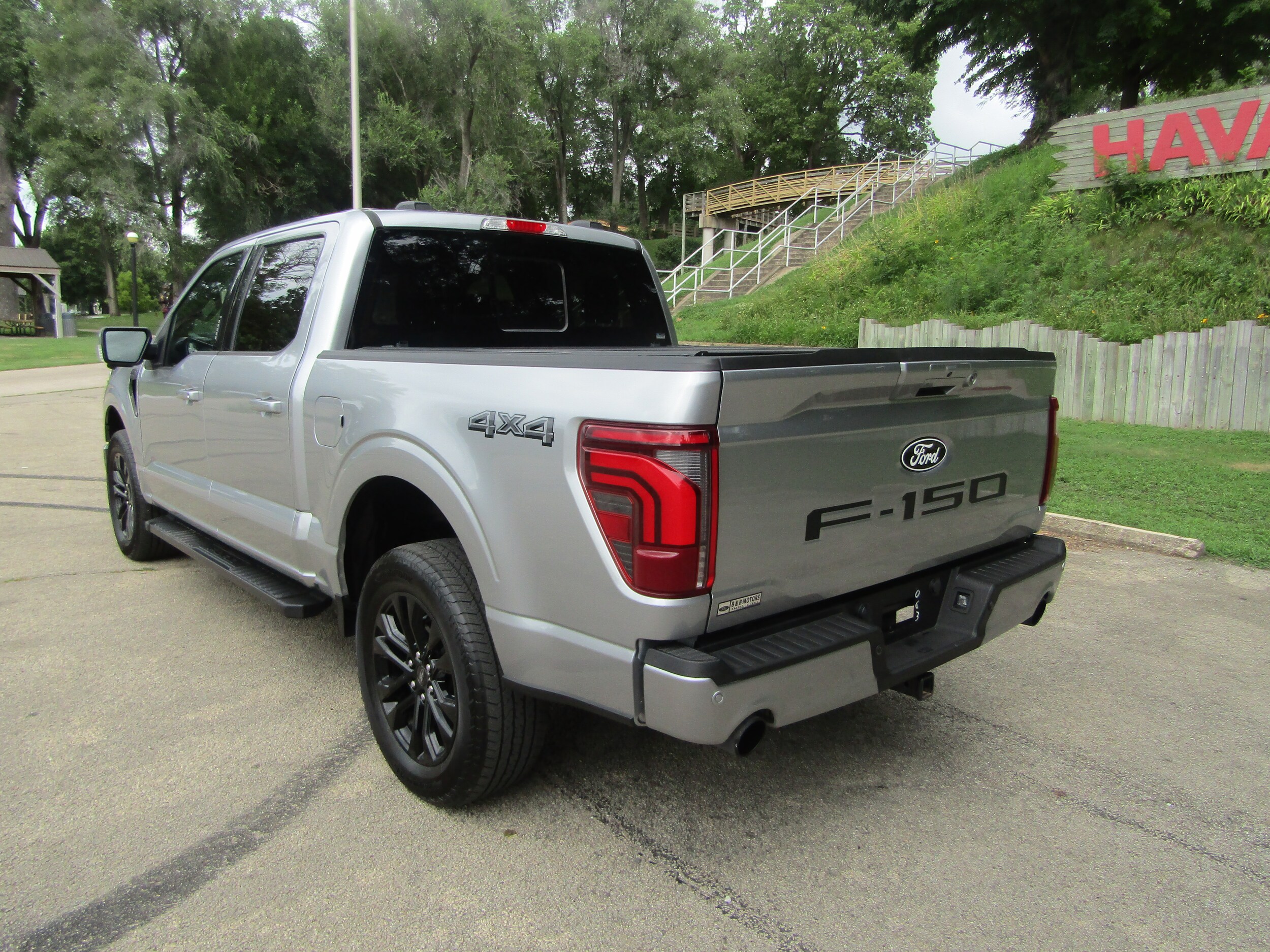2024 Ford F-150 Lariat photo 2