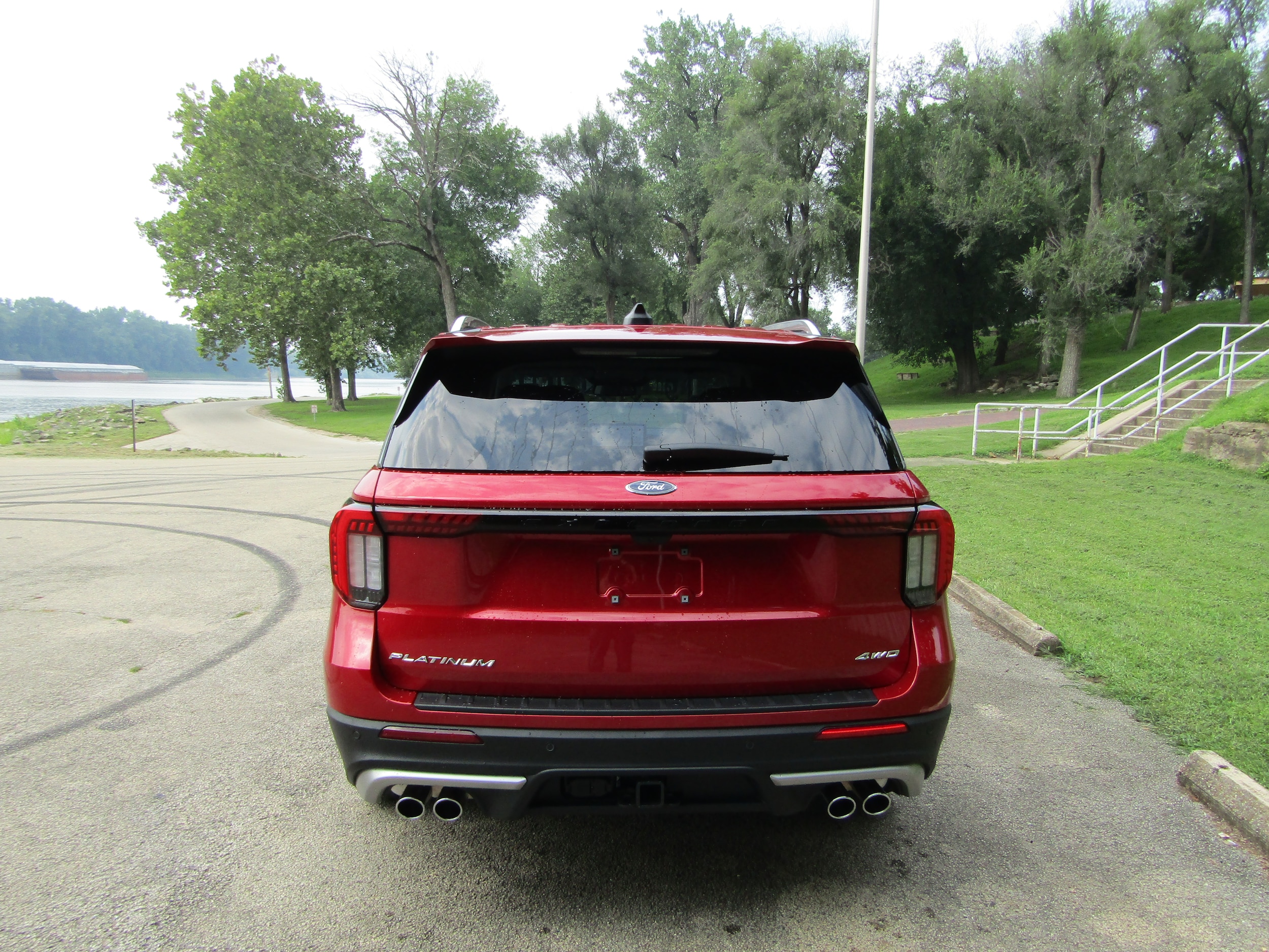 2025 Ford Explorer Platinum photo 3