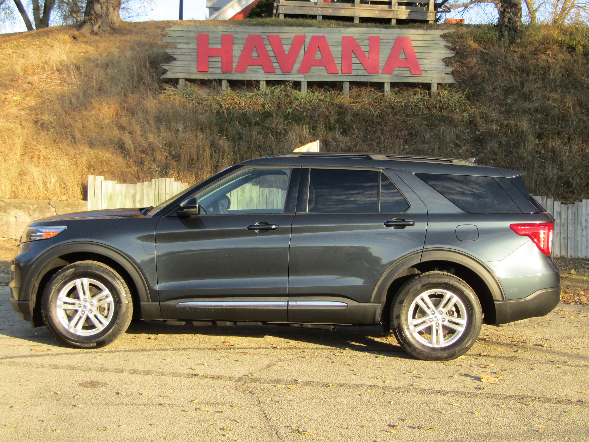 2023 Ford Explorer XLT's photo