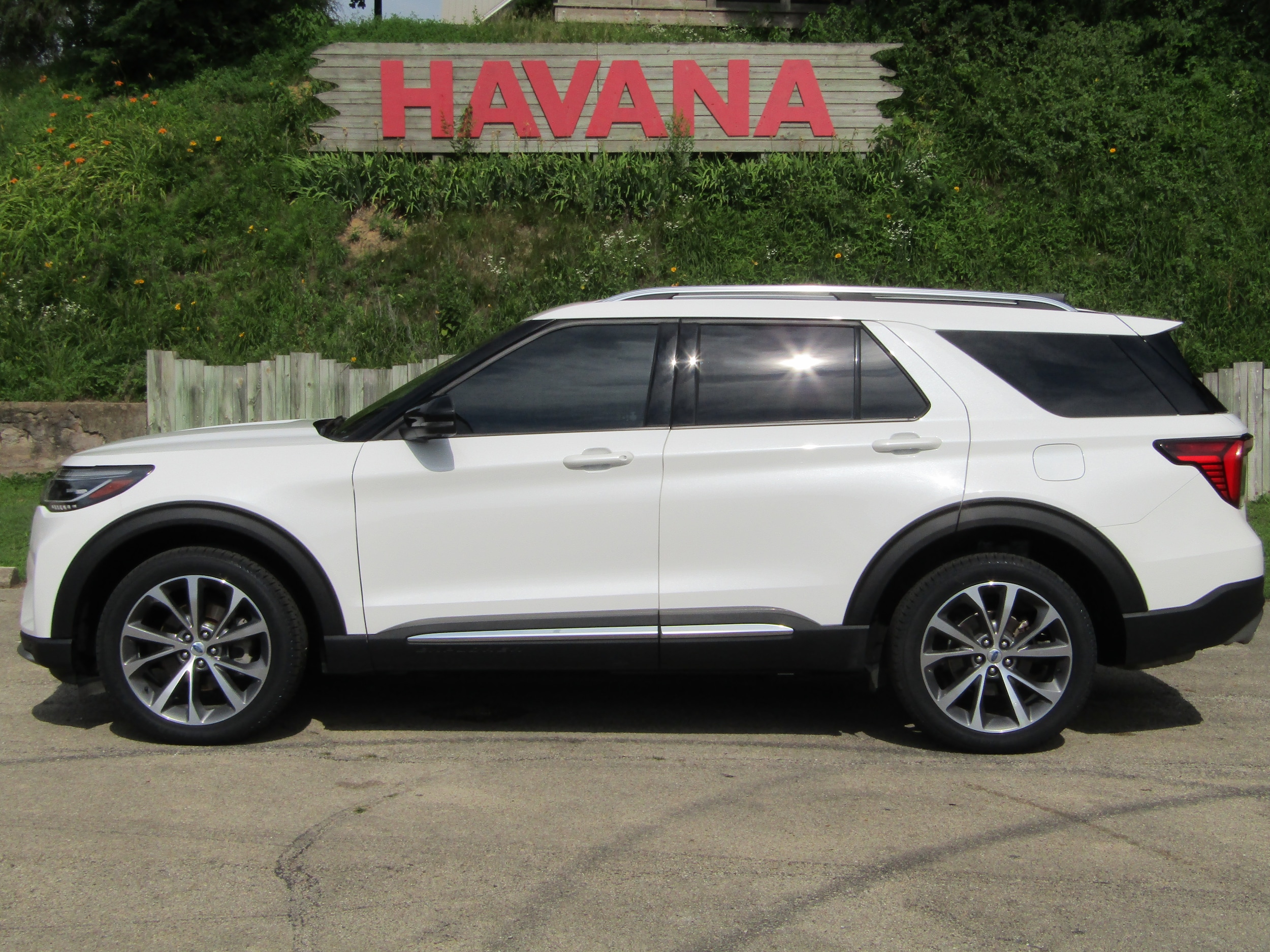 2025 Ford Explorer Platinum 4WD (PL535)'s photo