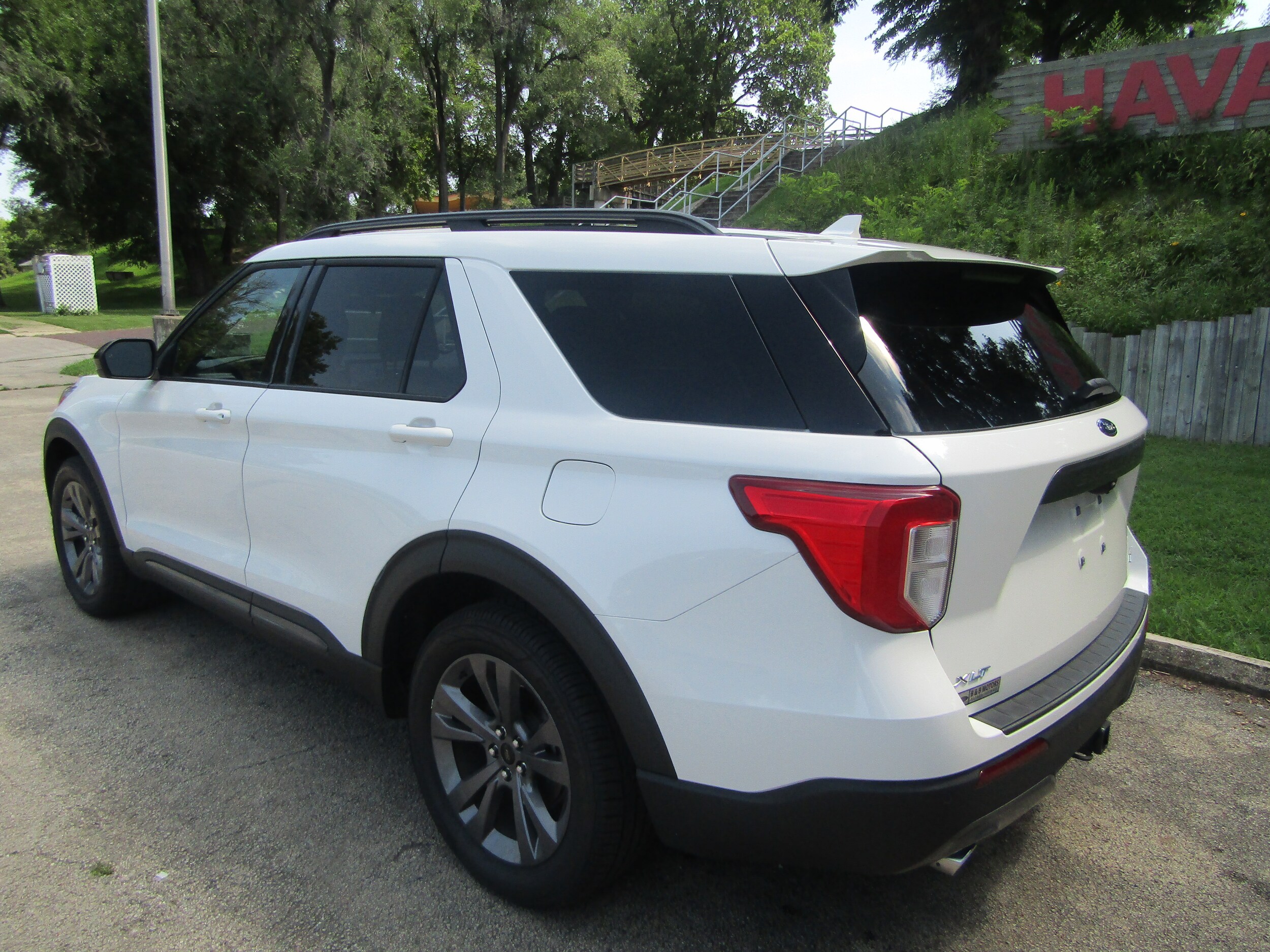 2022 Ford Explorer XLT photo 2