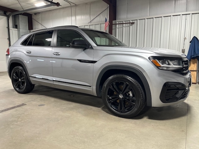 2023 Volkswagen Atlas Cross Sport SEL R-Line Black's photo