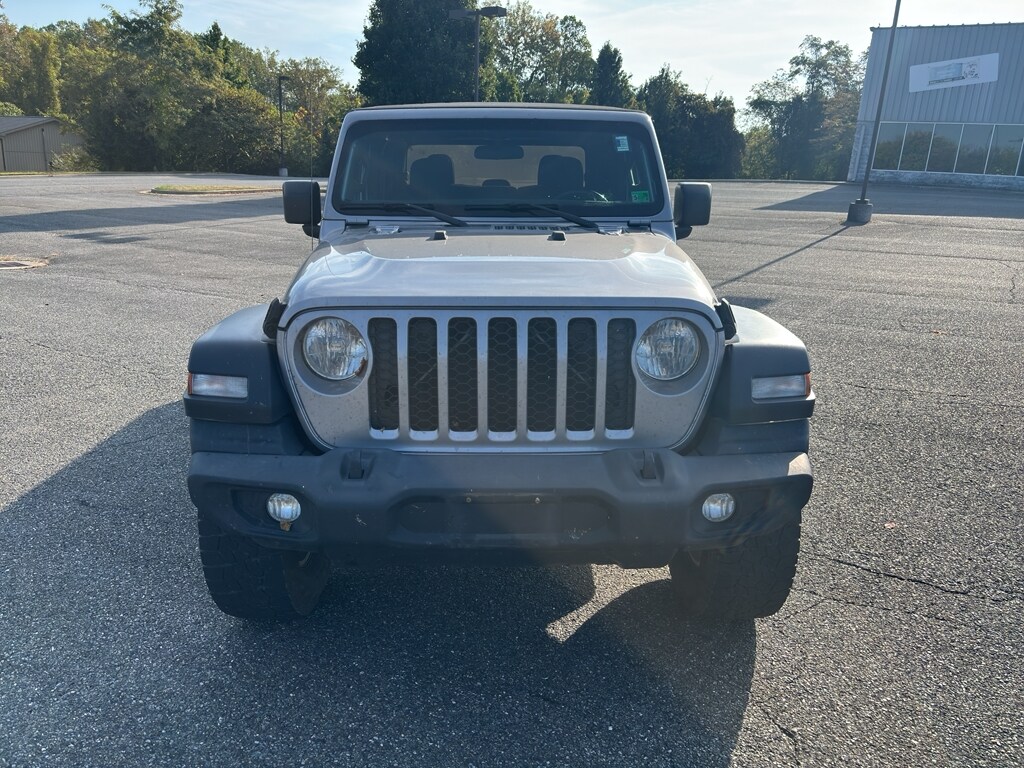 2020 Jeep Gladiator Sport S photo 2