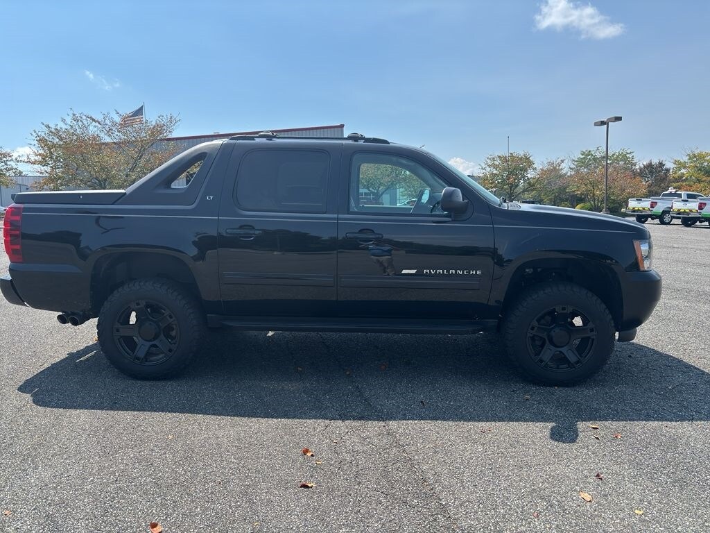 2012 Chevrolet Avalanche LT photo 3