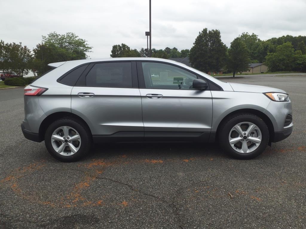 2024 Ford Edge SE photo 3