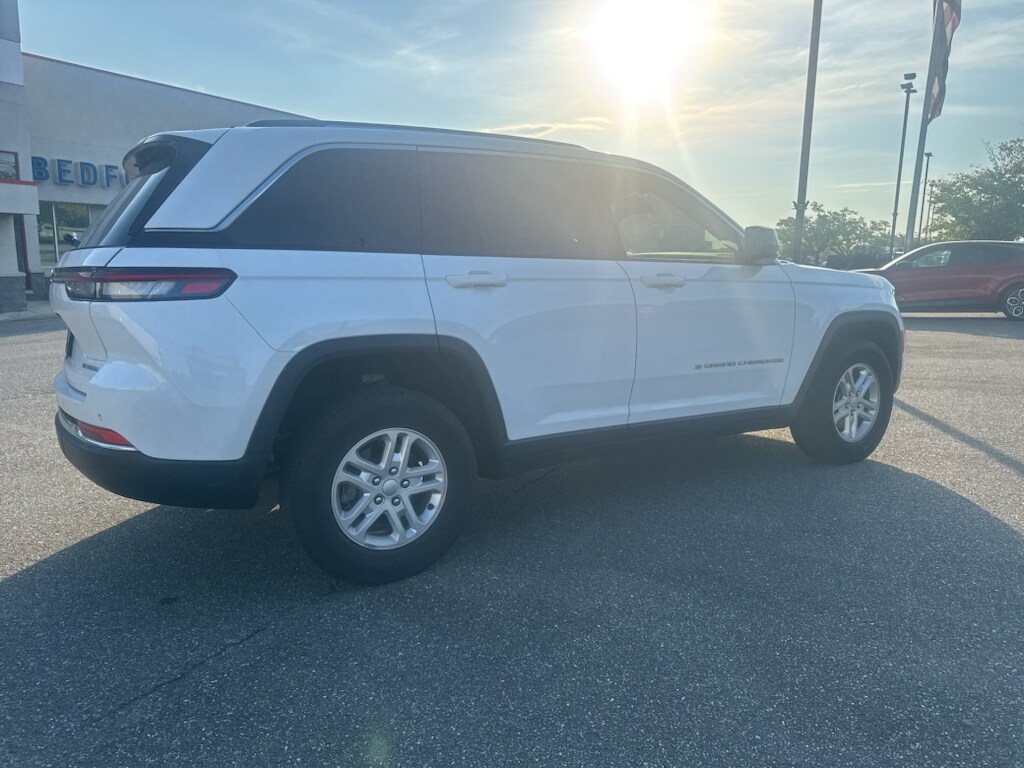 Used 2022 Jeep Grand Cherokee Laredo 4x2 Laredo SUV (midyear release)