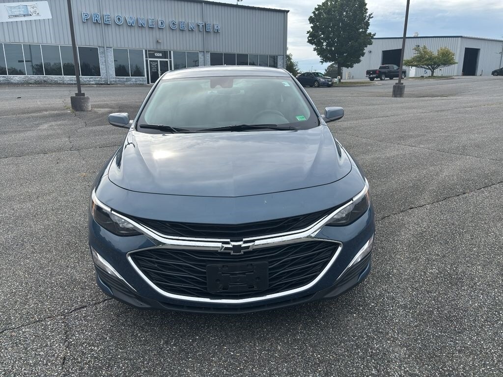 2024 Chevrolet Malibu RS photo 2