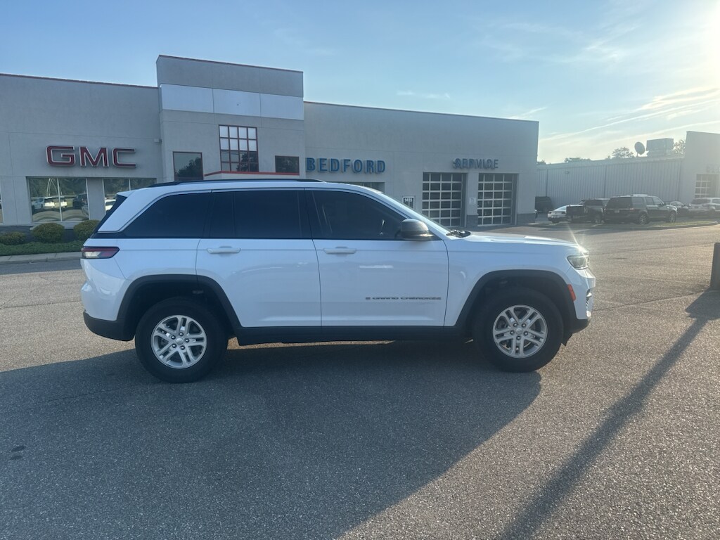 Used 2022 Jeep Grand Cherokee Laredo 4x2 Laredo SUV (midyear release)