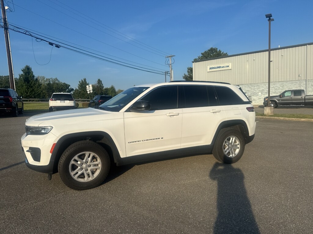 Used 2022 Jeep Grand Cherokee Laredo 4x2 Laredo SUV (midyear release)