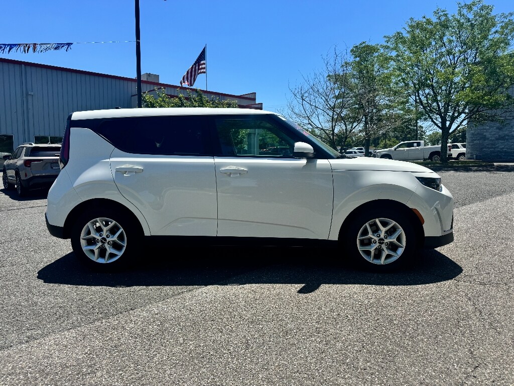 Used 2025 Kia Soul LX Crossover