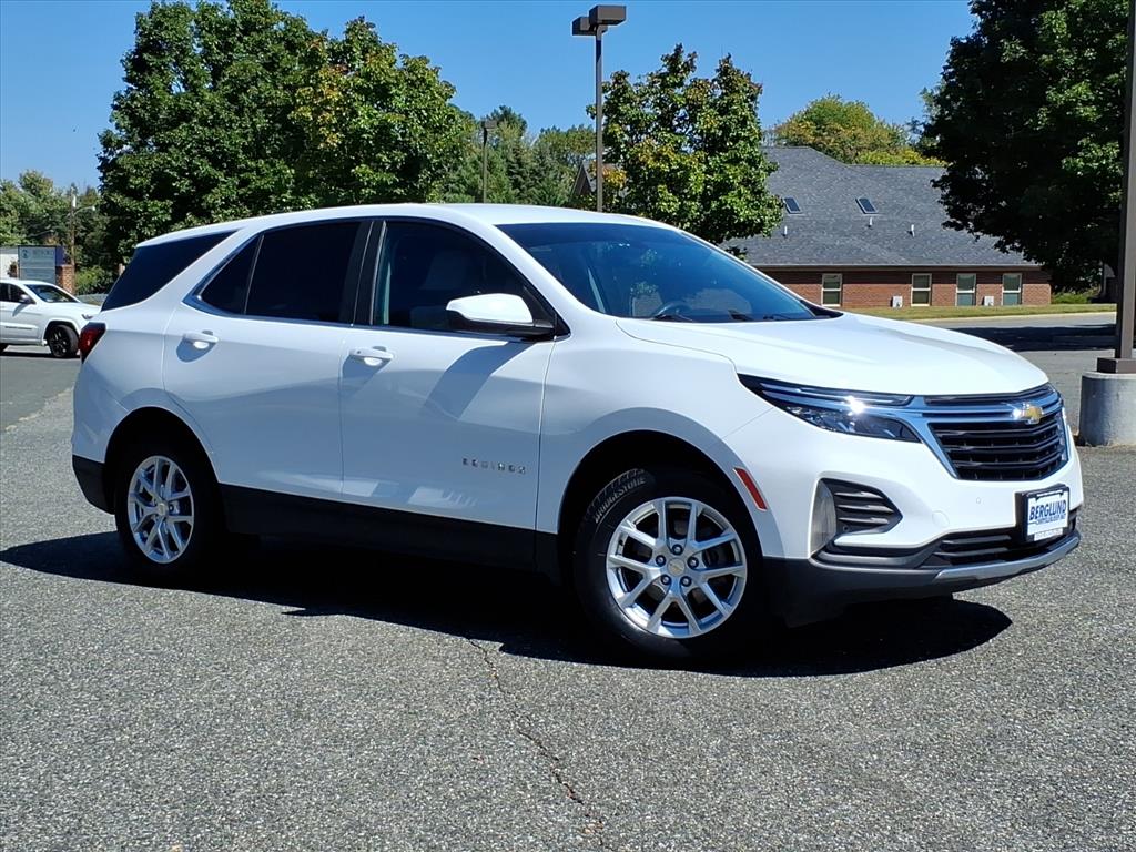 2023 Chevrolet Equinox LT photo 2