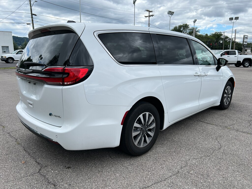Used 2024 Chrysler Pacifica Hybrid Select Wagon