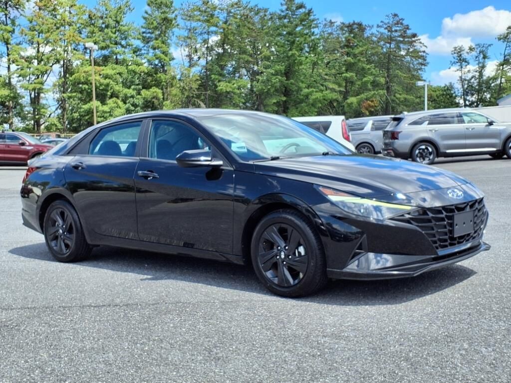 Used 2023 Hyundai Elantra SEL Sedan