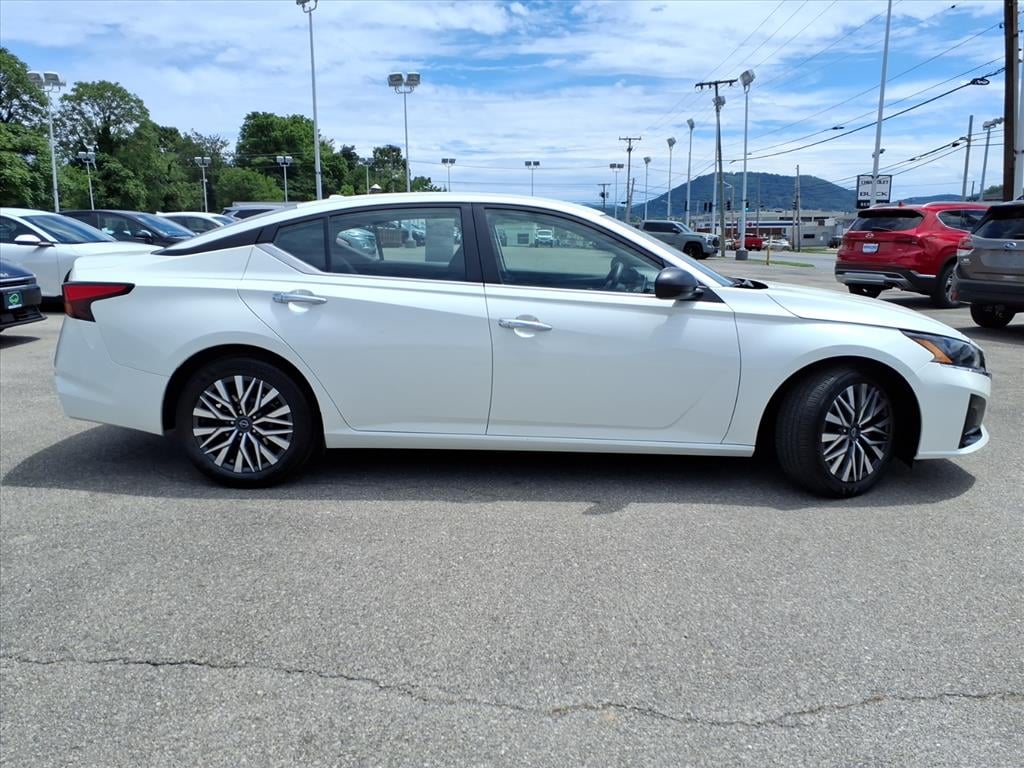 Used 2025 Nissan Altima SV Sedan