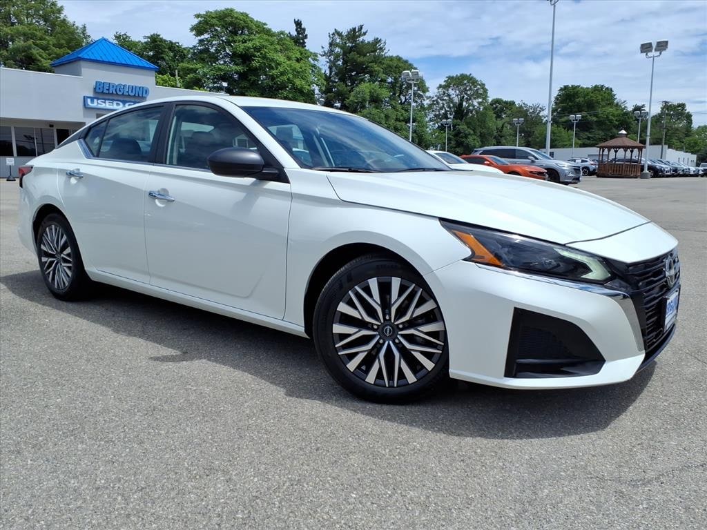 Used 2025 Nissan Altima SV Sedan