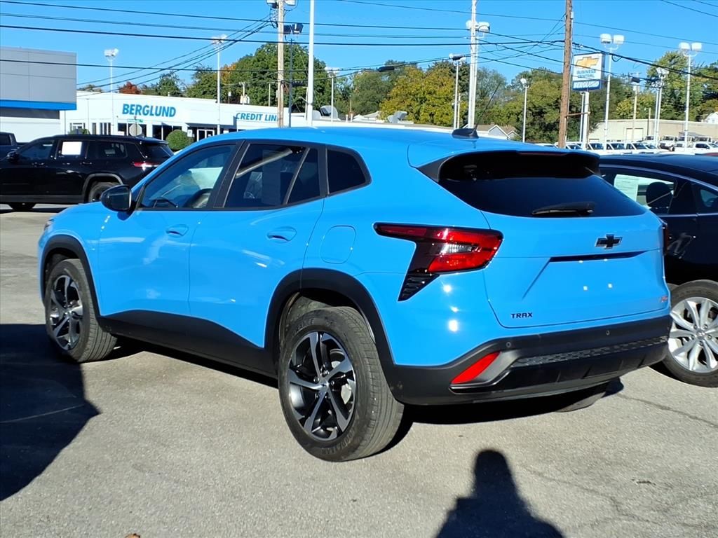 2024 Chevrolet Trax 1 photo 3