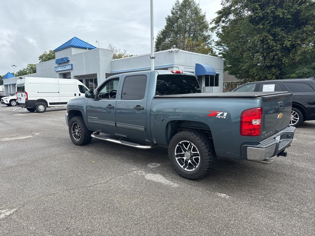 2012 Chevrolet Silverado 1500 LT photo 2