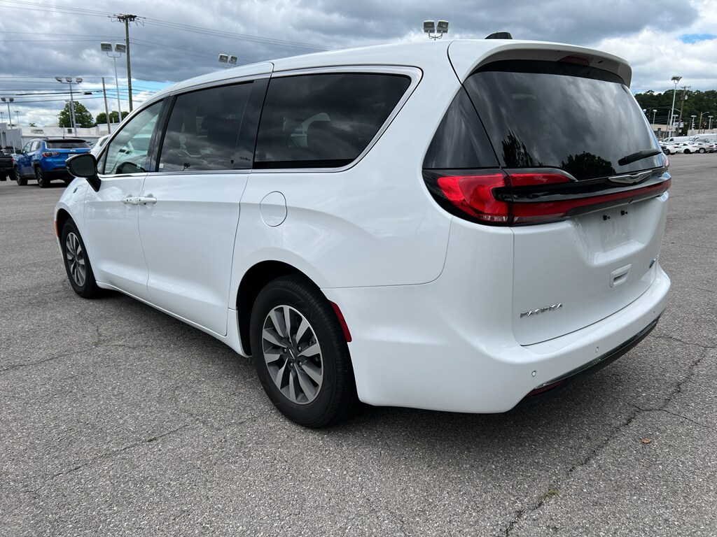 Used 2024 Chrysler Pacifica Hybrid Select Wagon