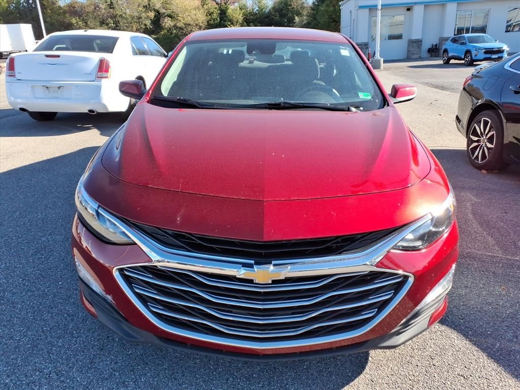 2024 Chevrolet Malibu 1LT photo 2
