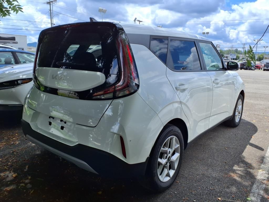2024 Kia Soul LX photo 3