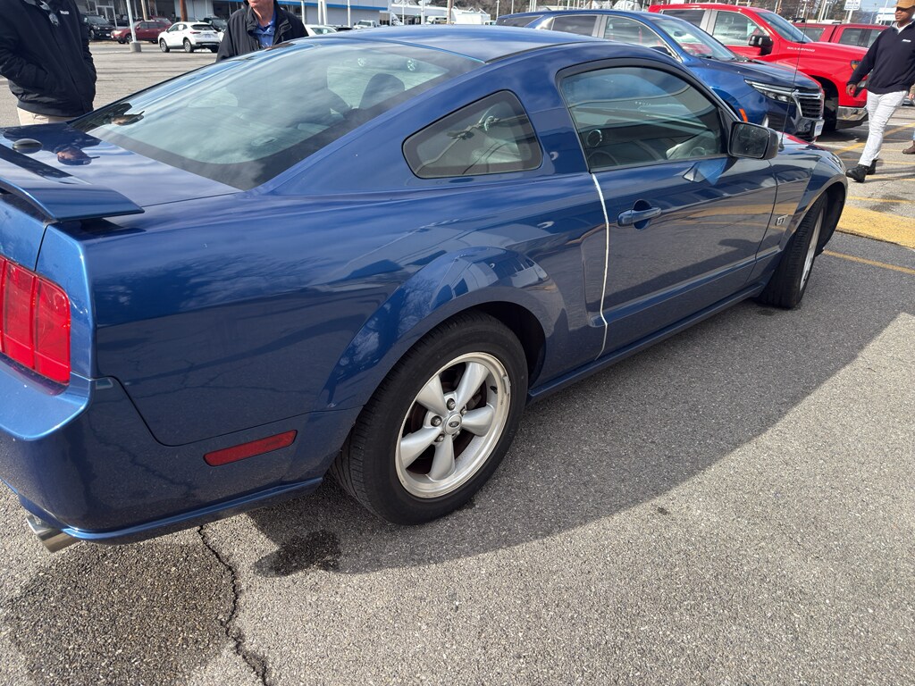 2008 Ford Mustang GT Deluxe photo 2